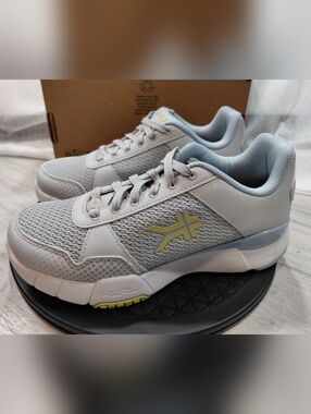 NEW KURU Womens Quantum 2.0 Comfort Walking Sneaker Dove Grey, Blue SIZE 7.5